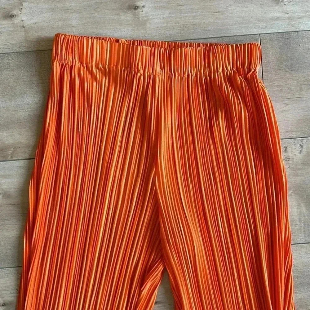 Showpo Beca Plisse Pants Flared Pleated Bright Orange Sz 4 - Picture 4 of 7